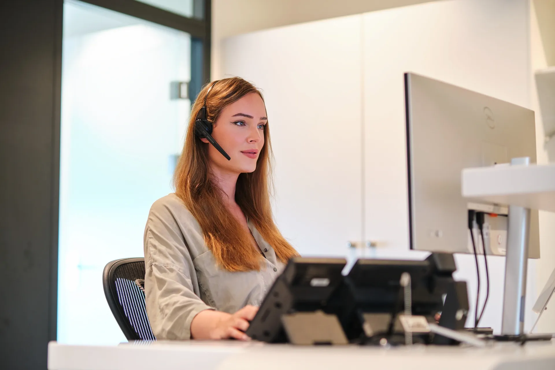 klantenservicemedewerker met headset